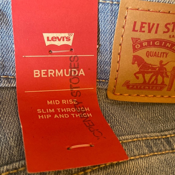 Levi Bermuda Mid Rise Slim through hip and thigh. New with tags. - Picture 6 of 8